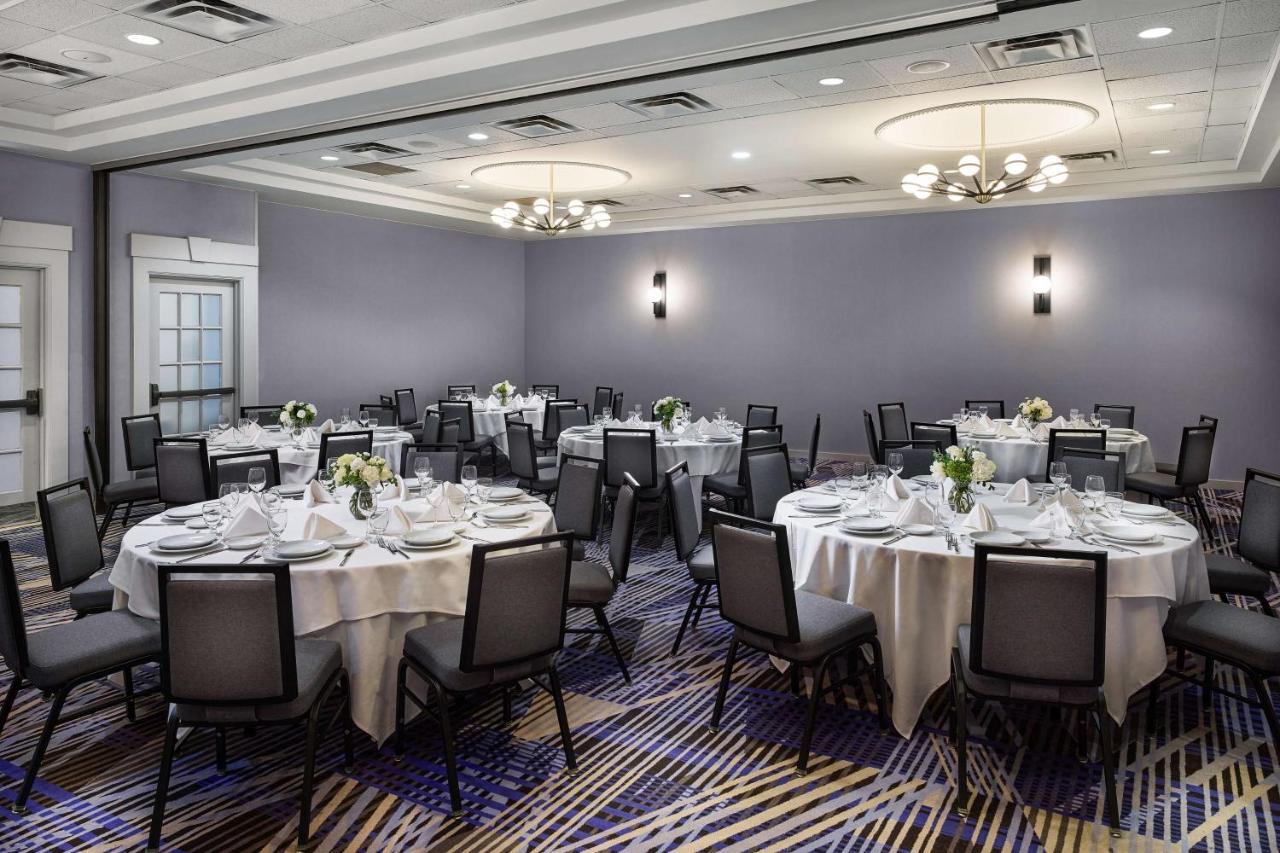 Hotel Hilton Kansas Country Club Plaza 4*