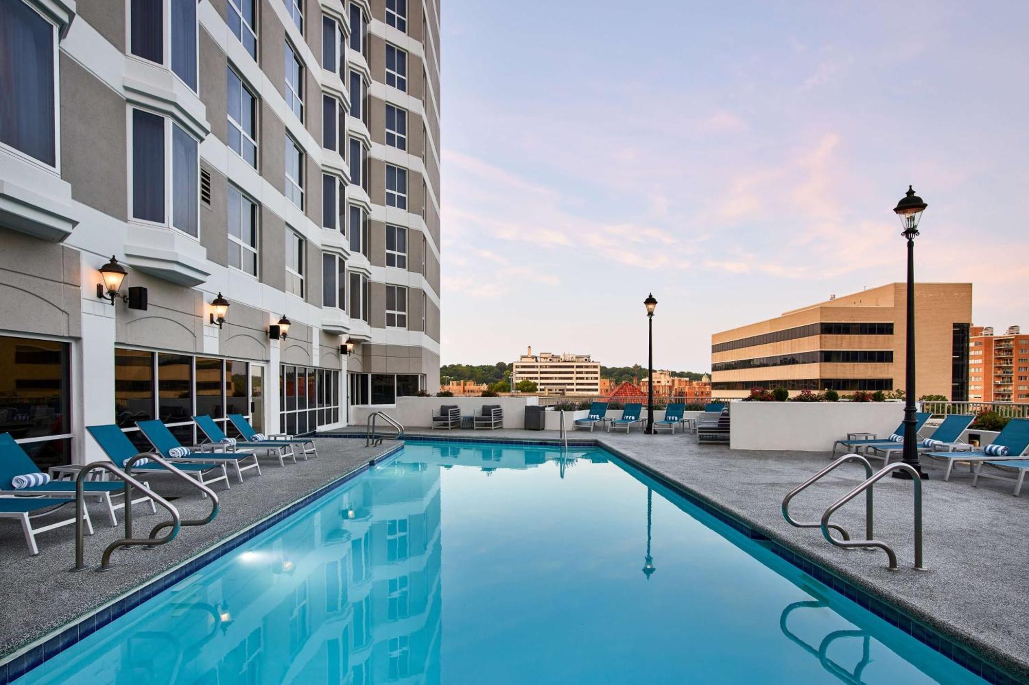 Hotel Hilton Kansas Country Club Plaza 4*