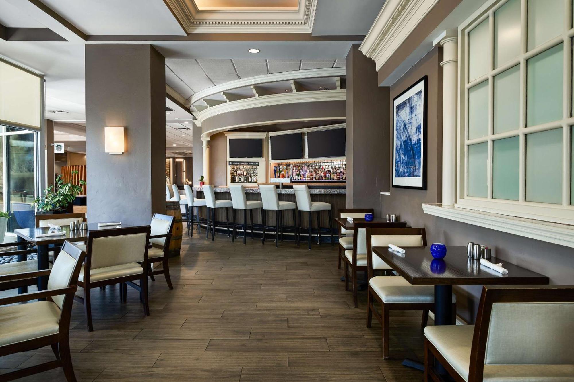 Hotel Hilton Kansas Country Club Plaza 4*