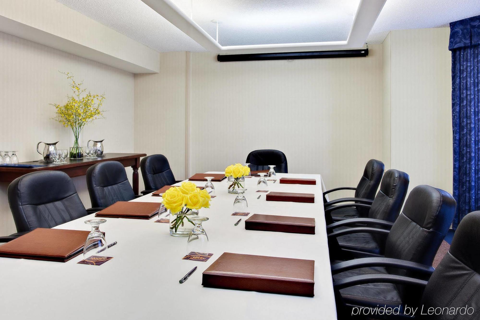 Hilton Kansas Country Club Plaza Hotel 4*