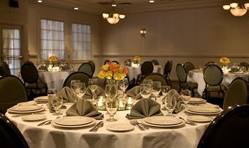 Hotel Hilton Kansas Country Club Plaza 4*
