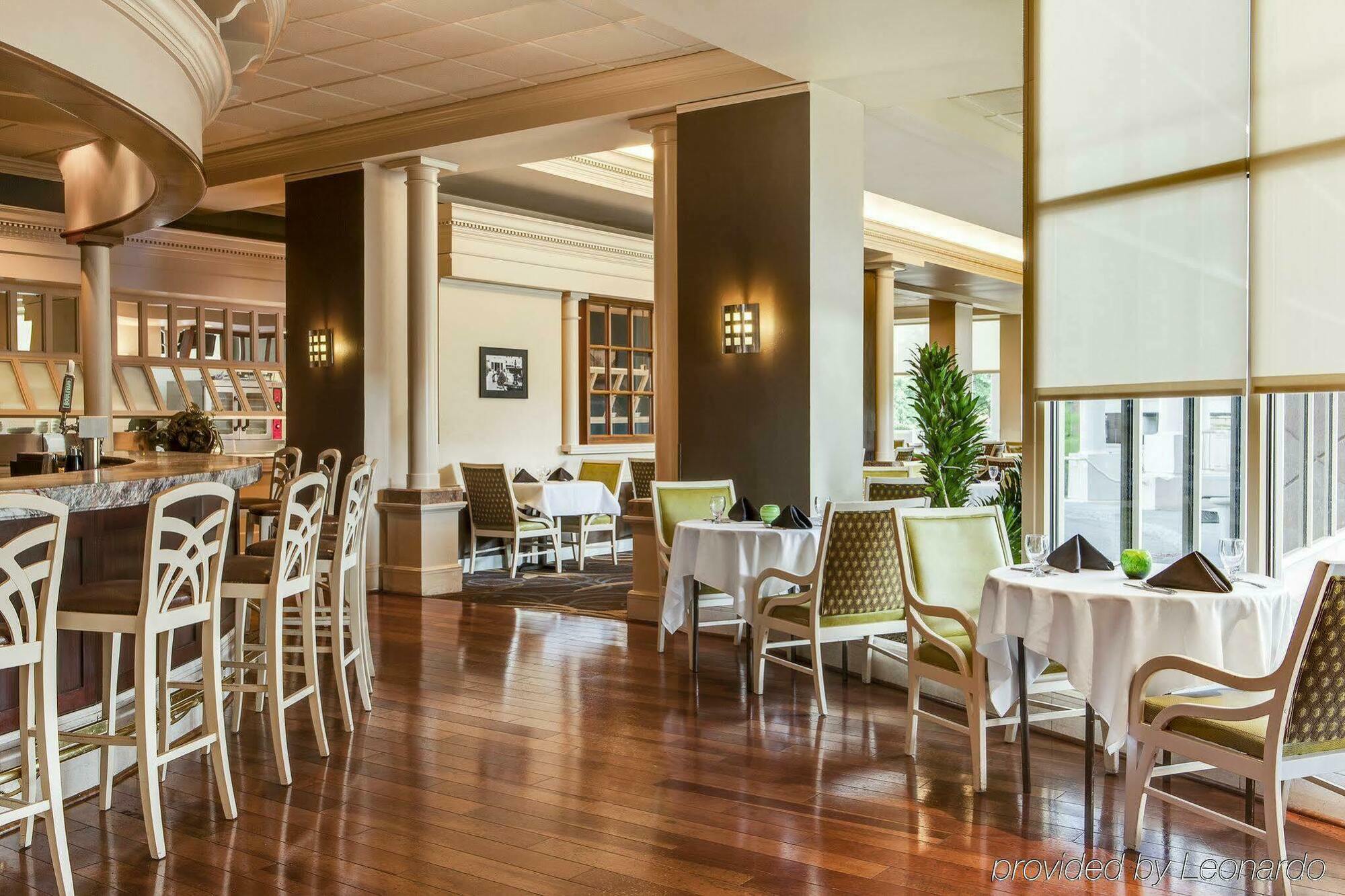 Hilton Kansas Country Club Plaza 4*